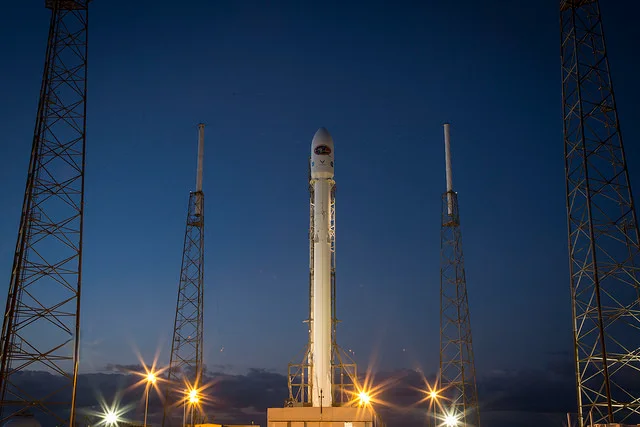 Browser repair with the small left-tower glare removed while the central rocket and larger lamps remain